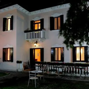 Kır Evi Crispi, Mestre